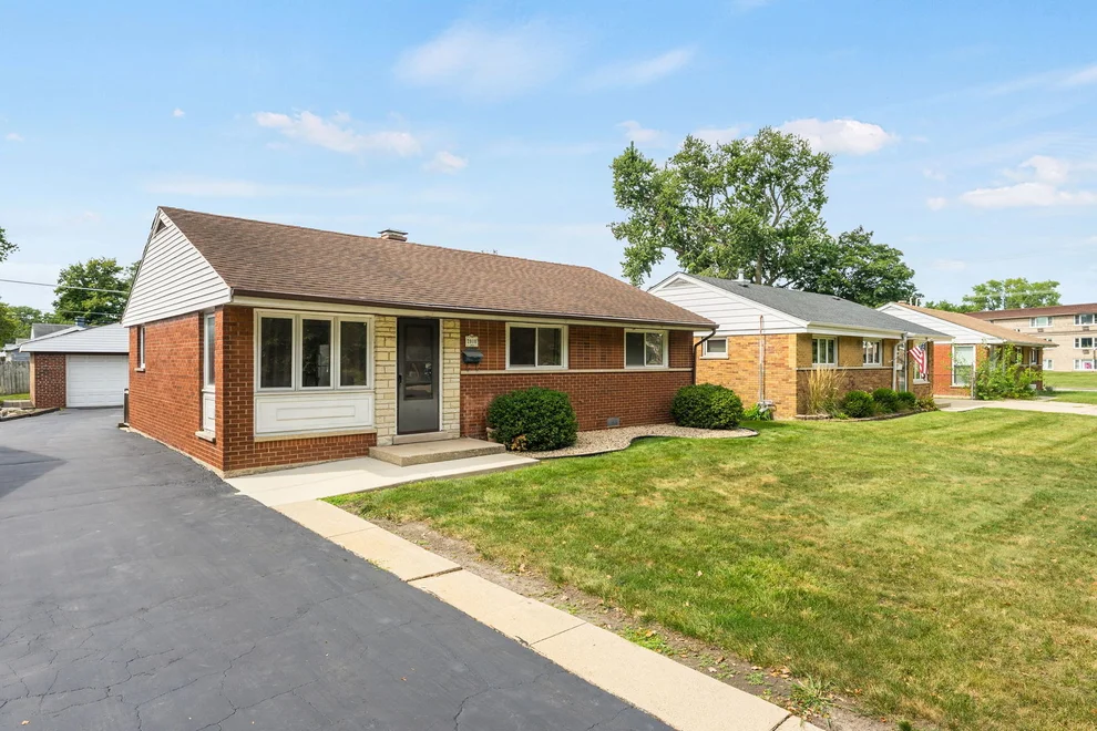 Unit for sale at 2808 S 10th Avenue, Broadview, IL 60155