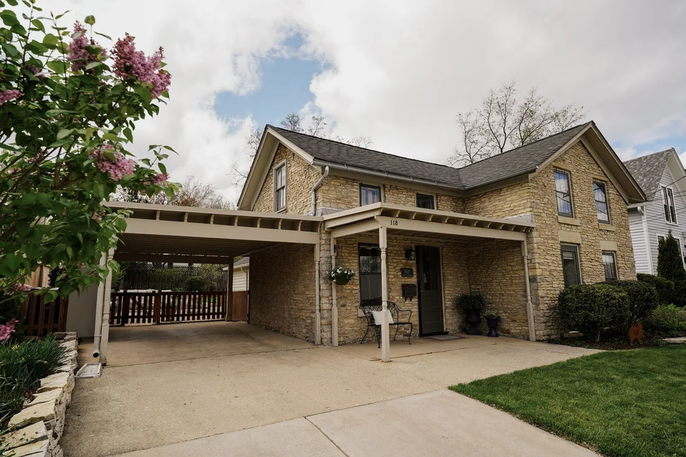 Unit for sale at 118 S River Lane, Geneva, IL 60134