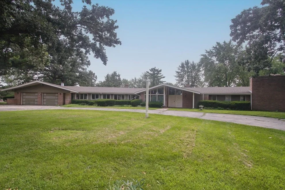 Unit for sale at 701 W Stearns Road, Bartlett, IL 60103