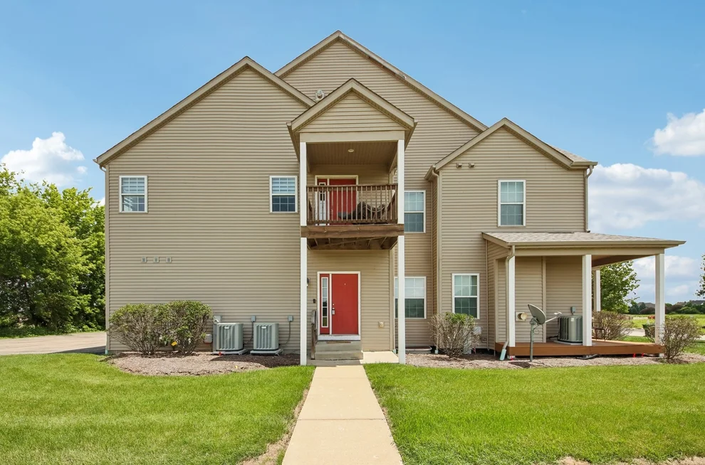 Unit for sale at 661 Stonegate Drive, Sycamore, IL 60178