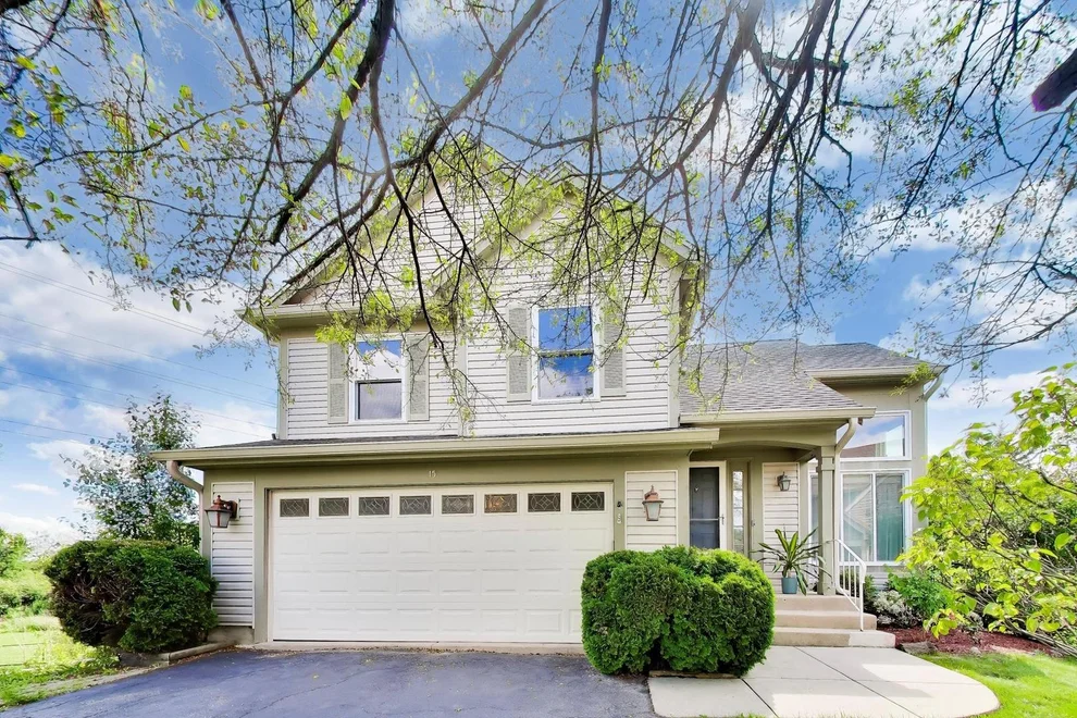 Unit for sale at 15 Lenox Court, South Elgin, IL 60177