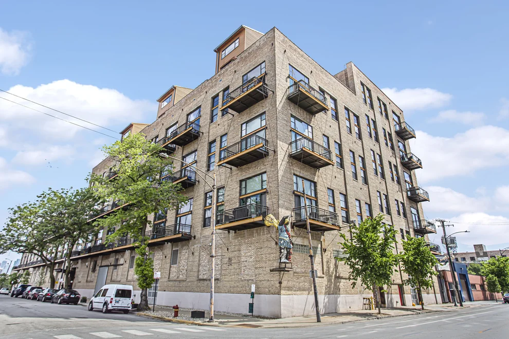 Unit for sale at 2545 S Dearborn Street, Chicago, IL 60616