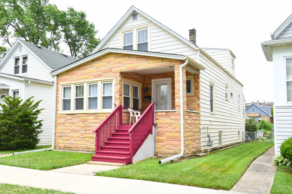 Unit for sale at 4945 W Waveland Avenue, Chicago, IL 60641