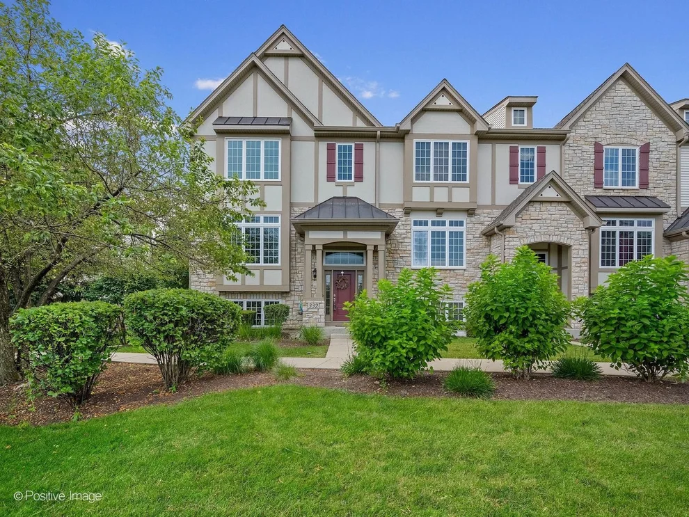 Unit for sale at 332 Castle Circle, Carol Stream, IL 60188