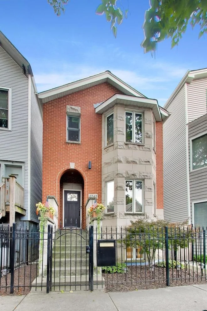 Unit for sale at 3242 N Leavitt Street, Chicago, IL 60618