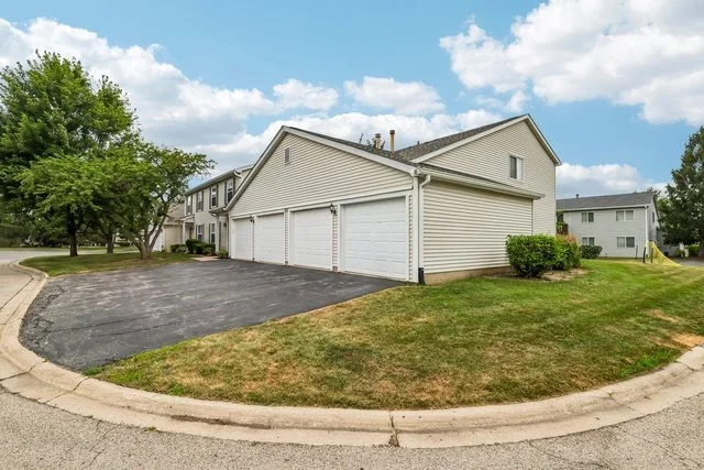 Unit for sale at 657 Thorntree Court, Bartlett, IL 60103