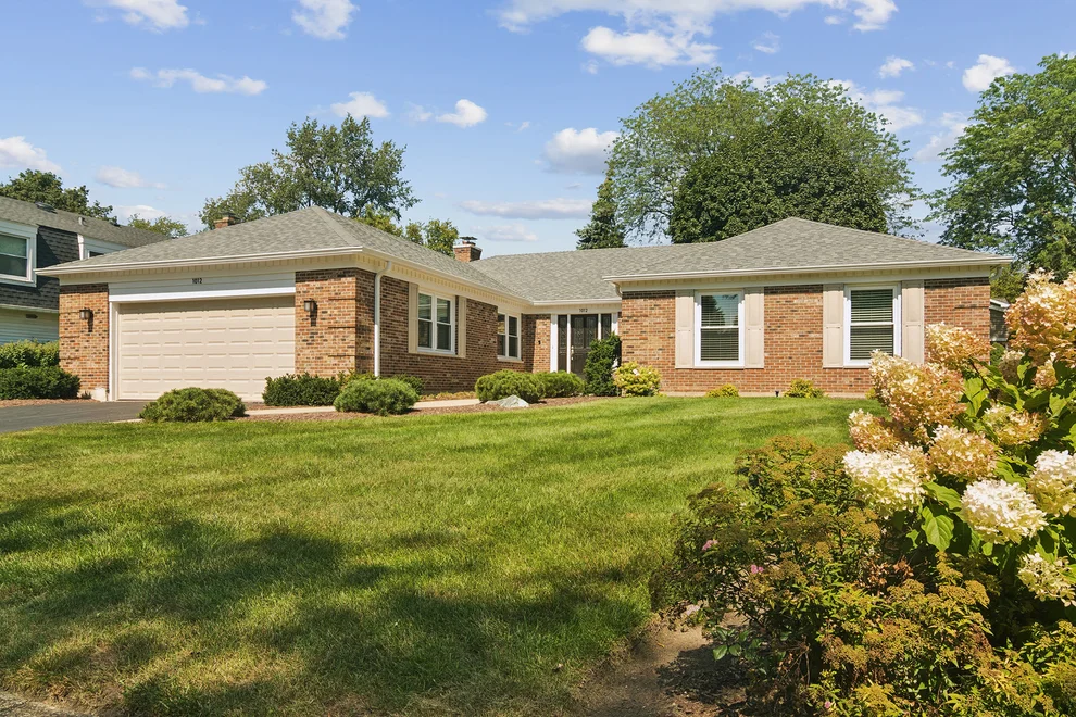 Unit for sale at 1012 W Mallard Drive, Palatine, IL 60067