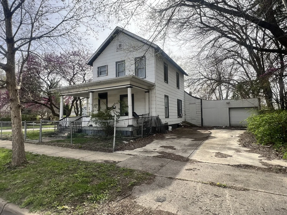 Unit for sale at 902 N Lee Street, Bloomington, IL 61701