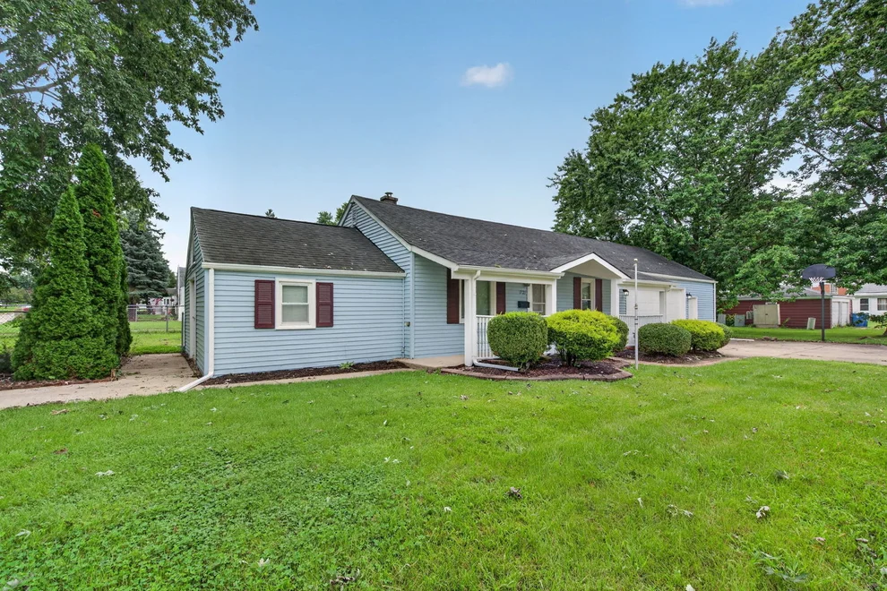 Unit for sale at 1721 Kelly Avenue, Crest Hill, IL 60403