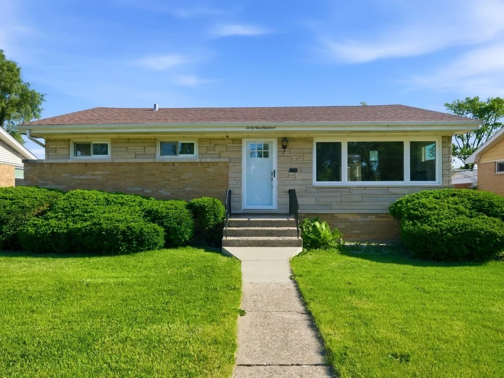 Unit for sale at 4900 W Hawthorne Avenue, Hillside, IL 60162