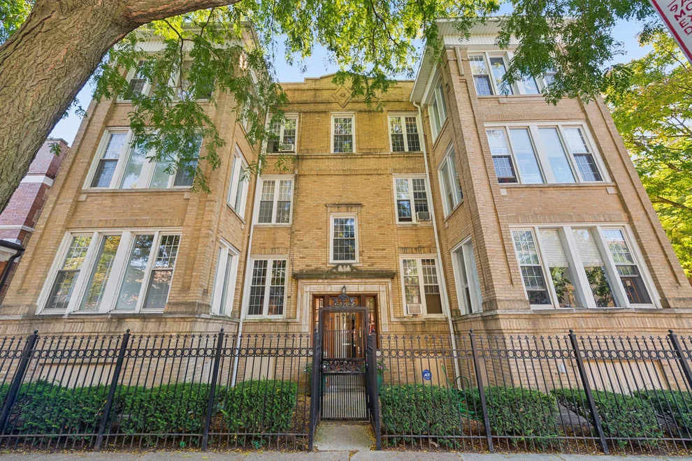 Unit for sale at 2457 W Eastwood Avenue, Chicago, IL 60625