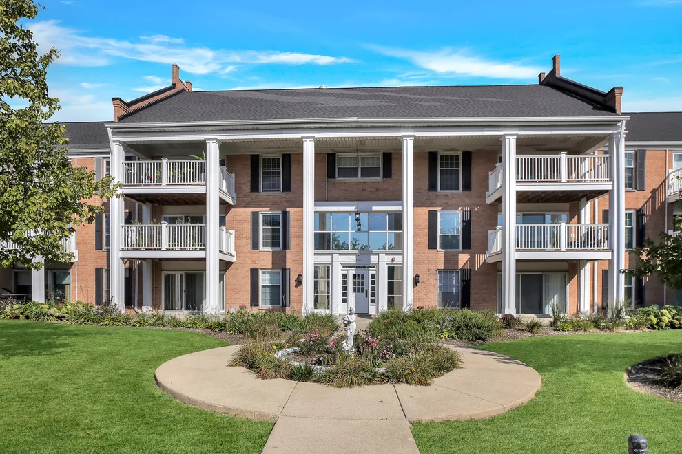 Unit for sale at 5501 Carriageway Drive, Rolling Meadows, IL 60008