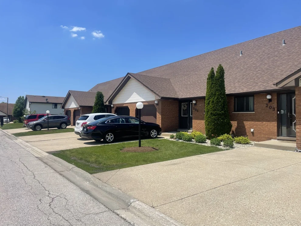 Unit for sale at 205 Fairview Drive, Manhattan, IL 60442