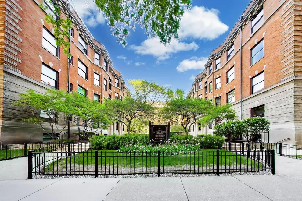 Unit for sale at 674 W IRVING PARK Road, Chicago, IL 60613