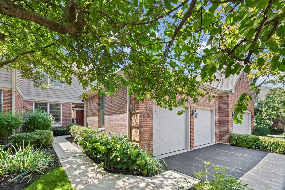 Unit for sale at 2112 Warrington Court, Glenview, IL 60026