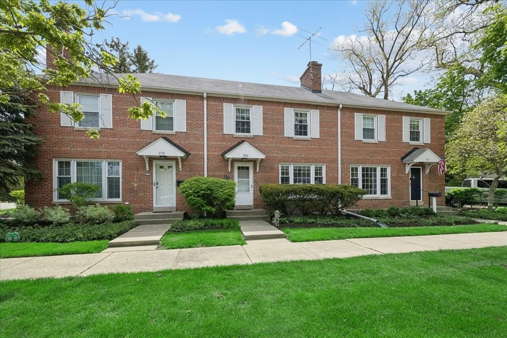 Unit for sale at 310 Jackson Avenue, Glencoe, IL 60022