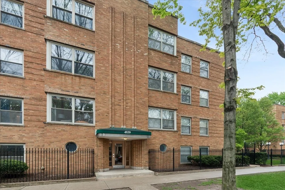 Unit for sale at 4939 N Wolcott Avenue, Chicago, IL 60640