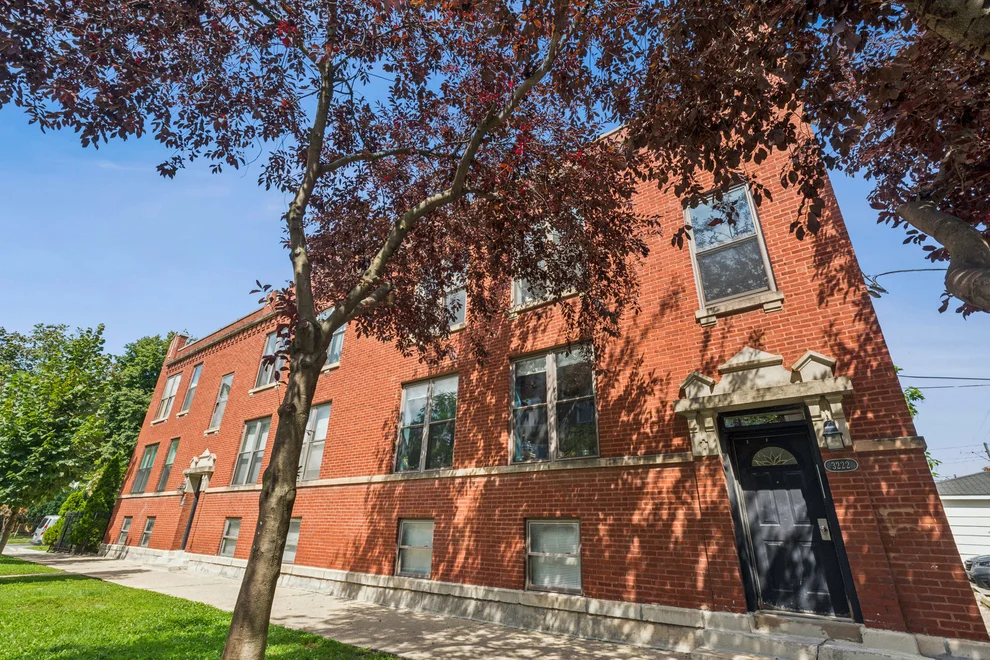 Unit for sale at 3222 W SUNNYSIDE Avenue, Chicago, IL 60625