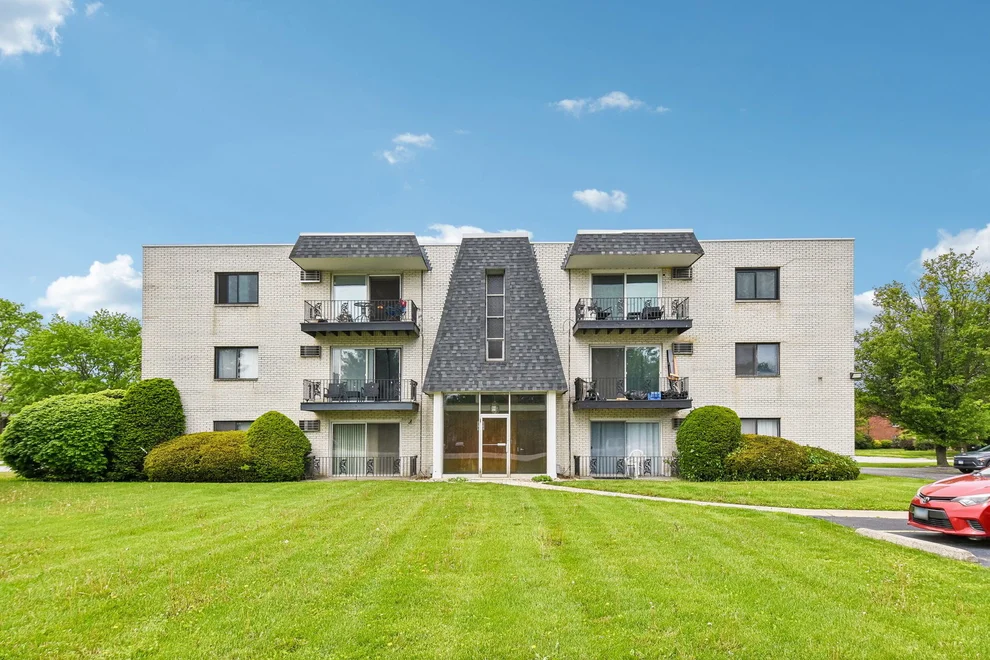 Unit for sale at 12809 Carriage Lane, Crestwood, IL 60418
