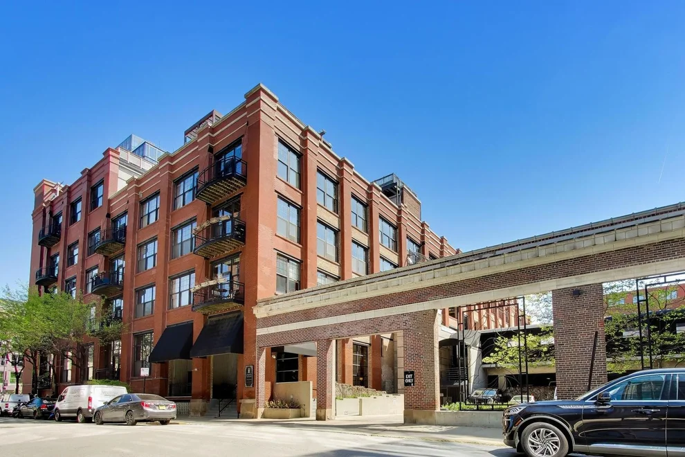 Unit for sale at 1000 W Washington Boulevard, Chicago, IL 60607