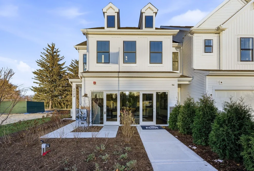 Unit for sale at 2021 Kensington Lane, Hoffman Estates, IL 60169