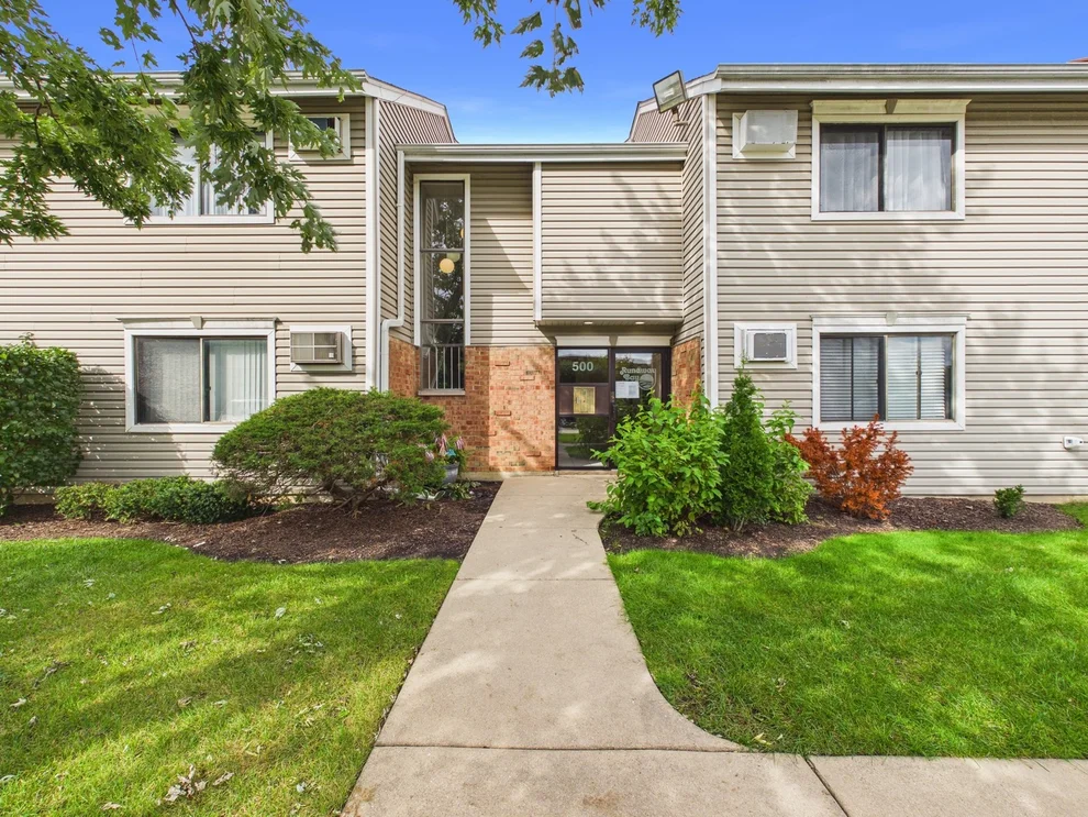 Unit for sale at 500 BAYSIDE Drive, Palatine, IL 60074
