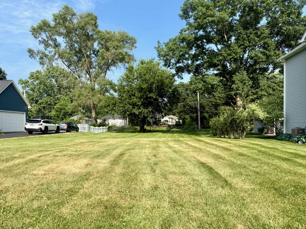 Unit for sale at 615 S 3rd Street, West Dundee, IL 60118