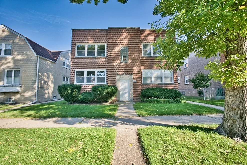 Unit for sale at 2830 W Summerdale Avenue, Chicago, IL 60625