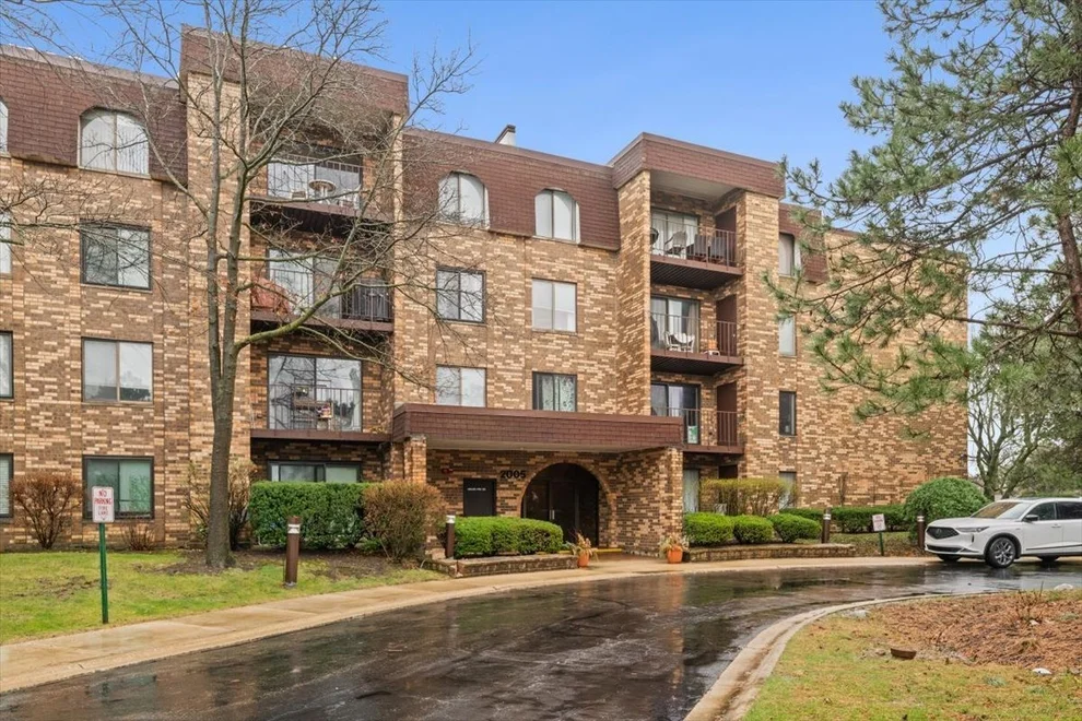 Unit for sale at 2005 Valencia Drive, Northbrook, IL 60062