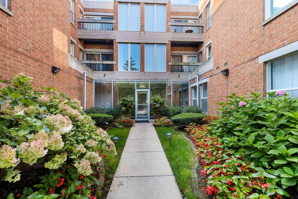 Unit for sale at 1925 Lake Avenue, Wilmette, IL 60091