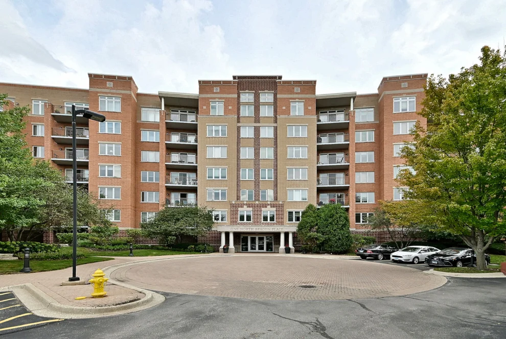 Unit for sale at 1 N Beacon Place, La Grange, IL 60525