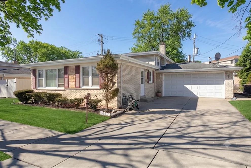 Unit for sale at 8516 N Ozanam Avenue, Niles, IL 60714