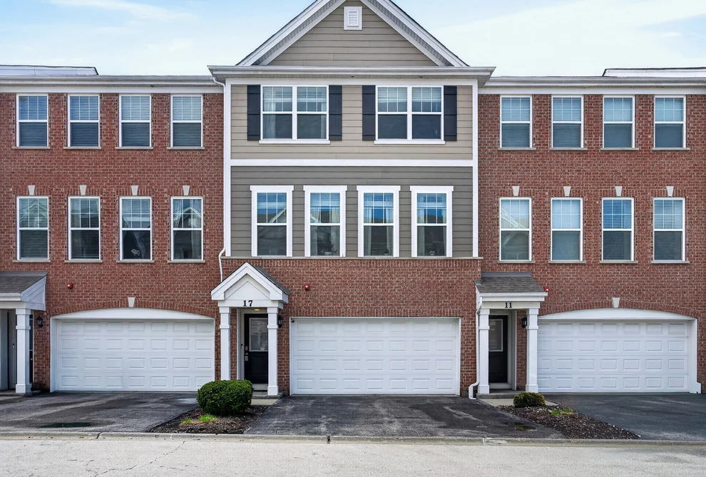 Unit for sale at 17 Grey Wolf Drive, Wheeling, IL 60090