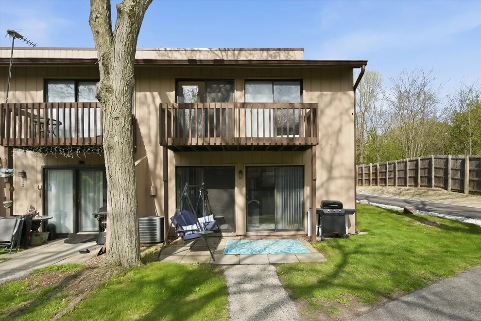 Unit for sale at 11 Saint Thomas Colony, Fox Lake, IL 60020