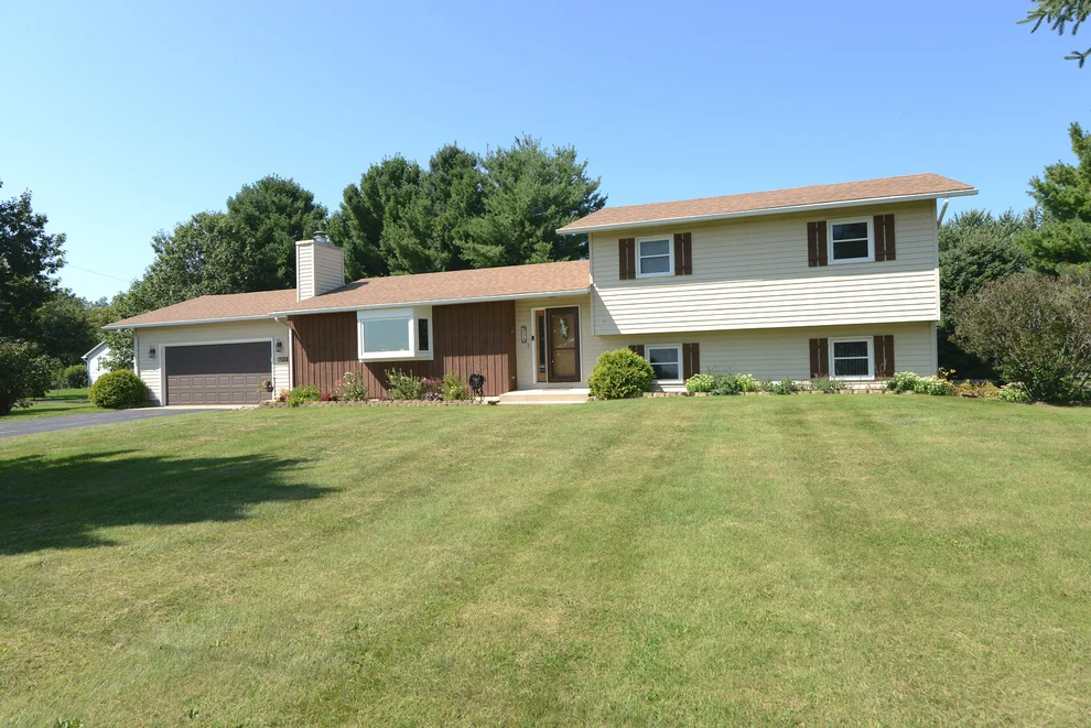 Unit for sale at 6715 S Oak Grove Road, Harvard, IL 60033