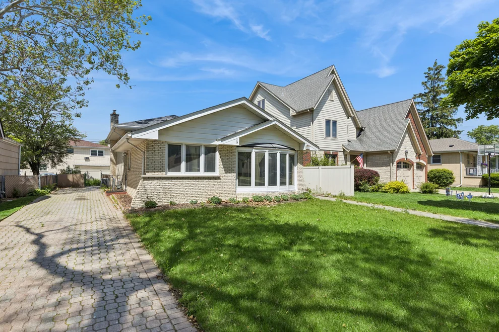 Unit for sale at 928 S 6th Avenue, La Grange, IL 60525