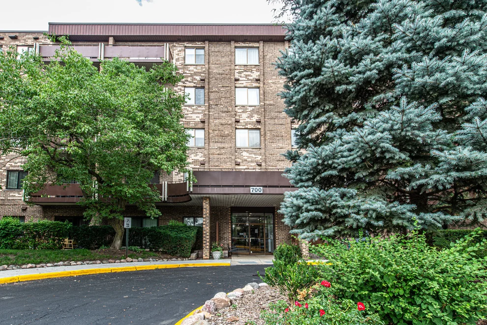 Unit for sale at 700 Wellington Avenue, Elk Grove Village, IL 60007