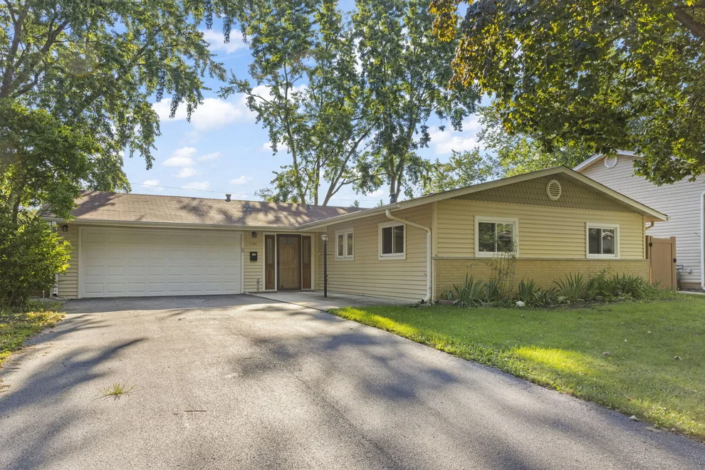 Unit for sale at 7101 Edgebrook Lane, Hanover Park, IL 60133