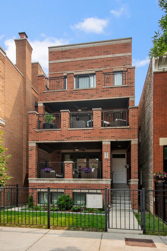 Unit for sale at 2333 N Southport Avenue, Chicago, IL 60614