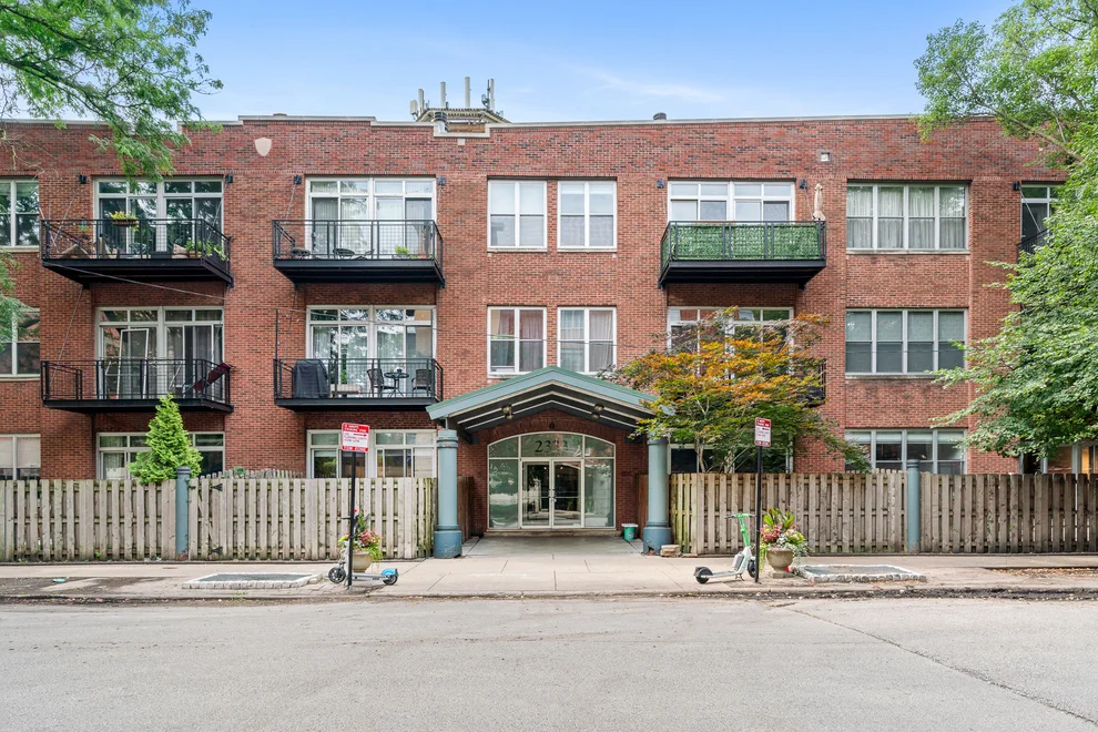 Unit for sale at 2333 W Saint Paul Avenue, Chicago, IL 60647