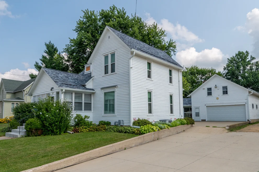Unit for sale at 109 W Main Street, Mount Morris, IL 61054