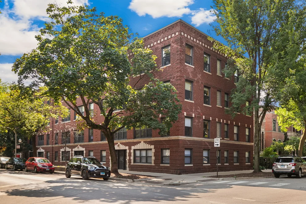 Unit for sale at 1255 W Roscoe Street, Chicago, IL 60657