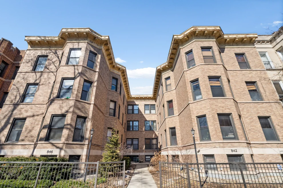 Unit for sale at 846 W Newport Avenue, Chicago, IL 60657