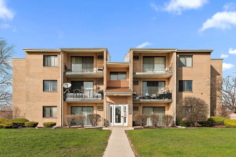Unit for sale at 9960 Franchesca Court, Orland Park, IL 60462