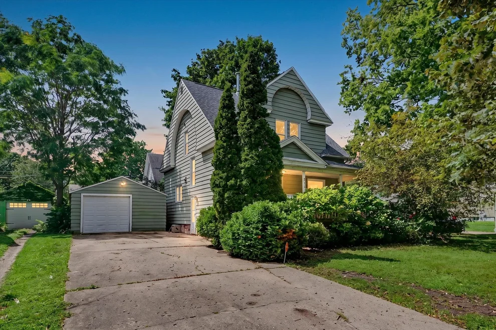 Unit for sale at 511 W Columbia Avenue, Champaign, IL 61820