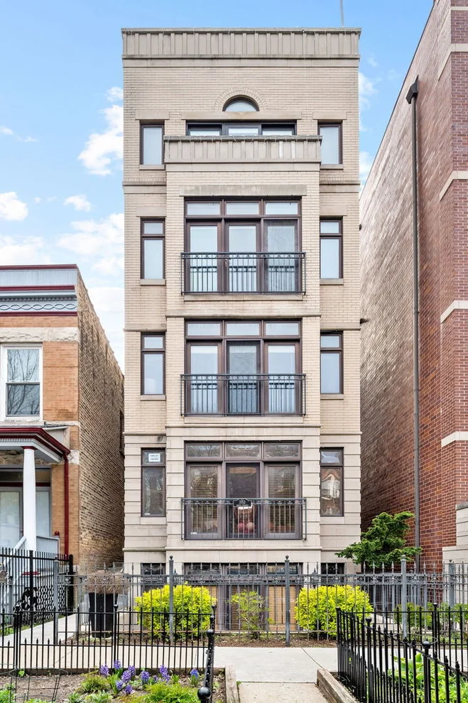 Unit for sale at 3752 N Fremont Street, Chicago, IL 60613