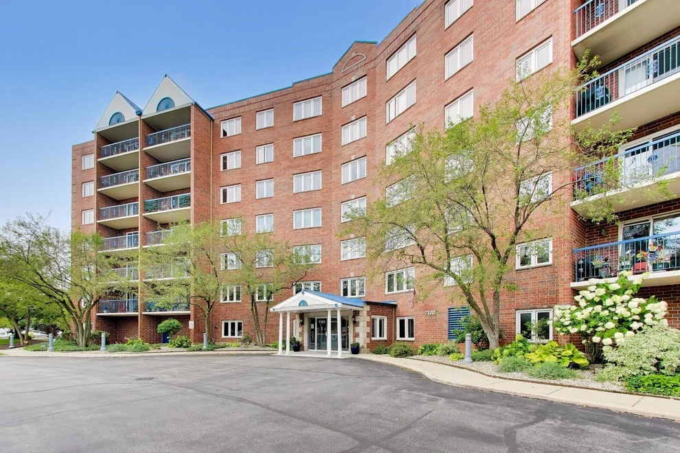Unit for sale at 7120 N Milwaukee Avenue, Niles, IL 60714