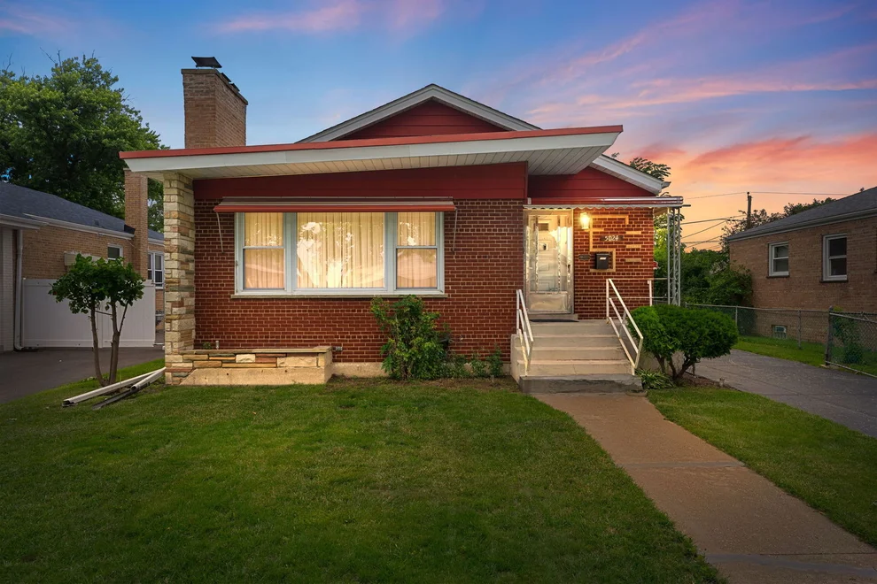 Unit for sale at 5024 Harnew Road S, Oak Lawn, IL 60453