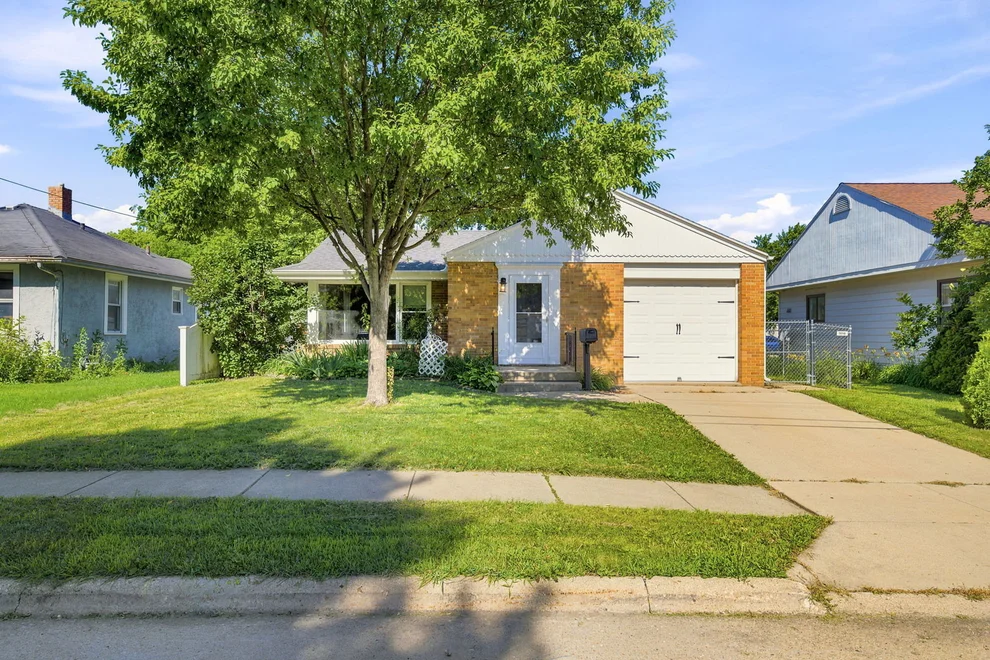 Unit for sale at 1043 State Street, Ottawa, IL 61350