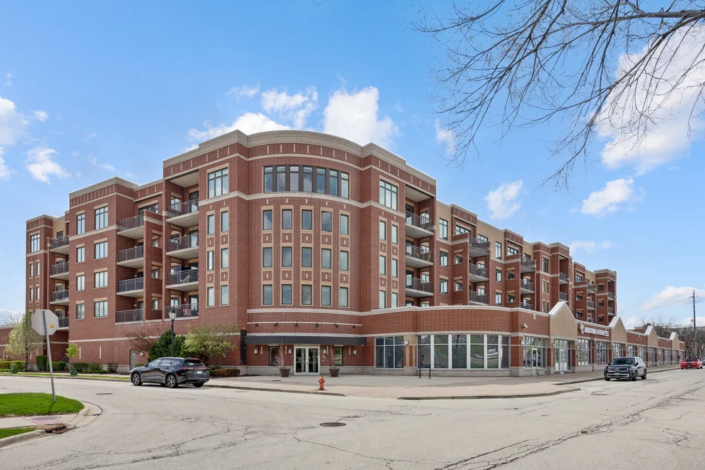 Unit for sale at 225 Main Street, Roselle, IL 60172